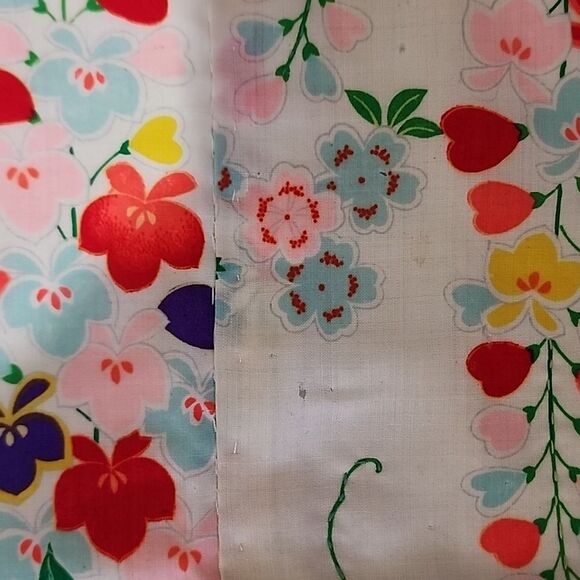 Handmade and lightly embroidered floral table runner or table cover - Picture 4 of 7